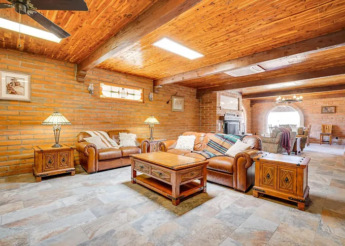 10-acre Desert Oasis W/ Expansive Patio In Tucson! *