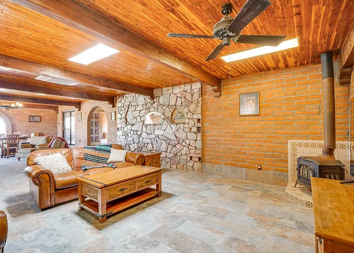 10-acre Desert Oasis W/ Expansive Patio In Tucson! Holiday home *