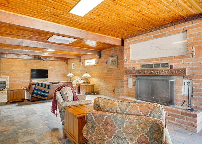 10-acre Desert Oasis W/ Expansive Patio In Tucson!