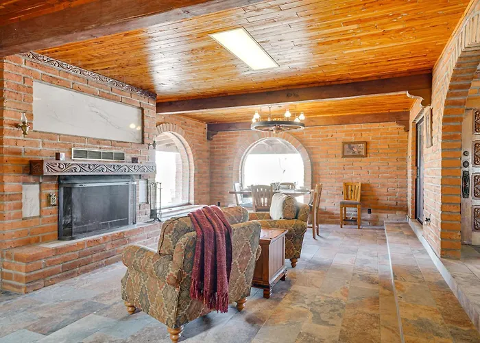 Holiday home 10-acre Desert Oasis W/ Expansive Patio In Tucson! *
