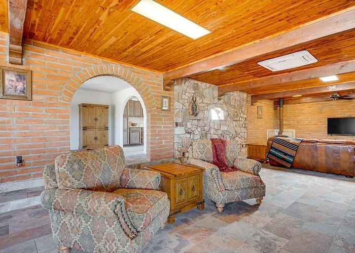 Holiday home 10-acre Desert Oasis W/ Expansive Patio In Tucson! *