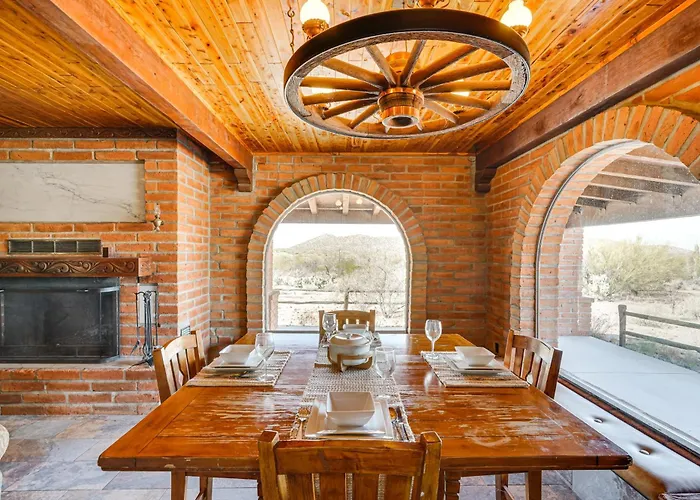 10-acre Desert Oasis W/ Expansive Patio In Tucson! Holiday home Tucson
