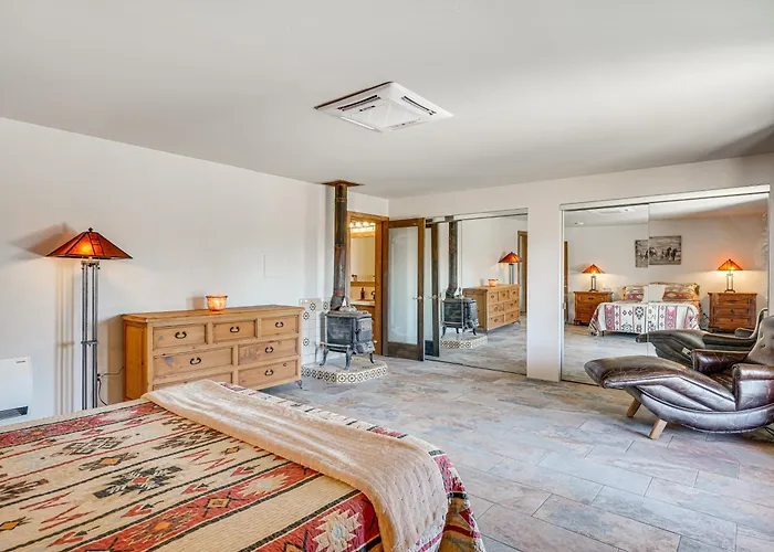 Holiday home 10-acre Desert Oasis W/ Expansive Patio In Tucson!