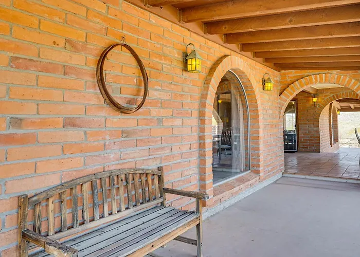 10-acre Desert Oasis W/ Expansive Patio In Tucson! Holiday home