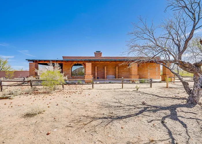 Holiday home 10-acre Desert Oasis W/ Expansive Patio In Tucson!