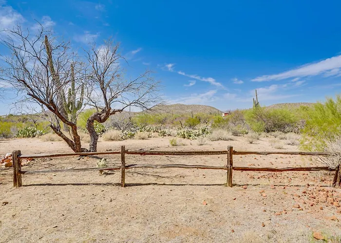 10-acre Desert Oasis W/ Expansive Patio In Tucson! Holiday home *