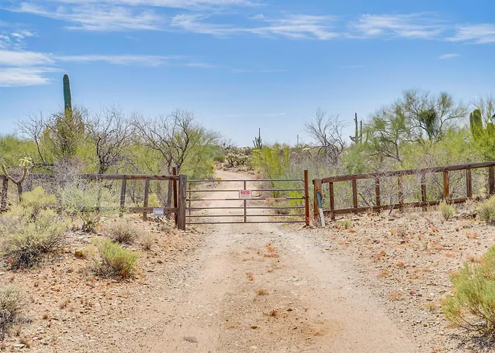 10-acre Desert Oasis W/ Expansive Patio In Tucson! Holiday home Tucson